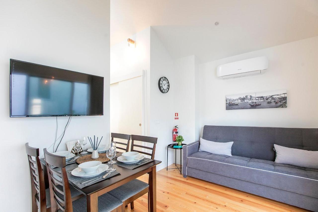 Lovelystay - Cozy 1Br In Santa Catarina W/ Balcony Porto Bagian luar foto