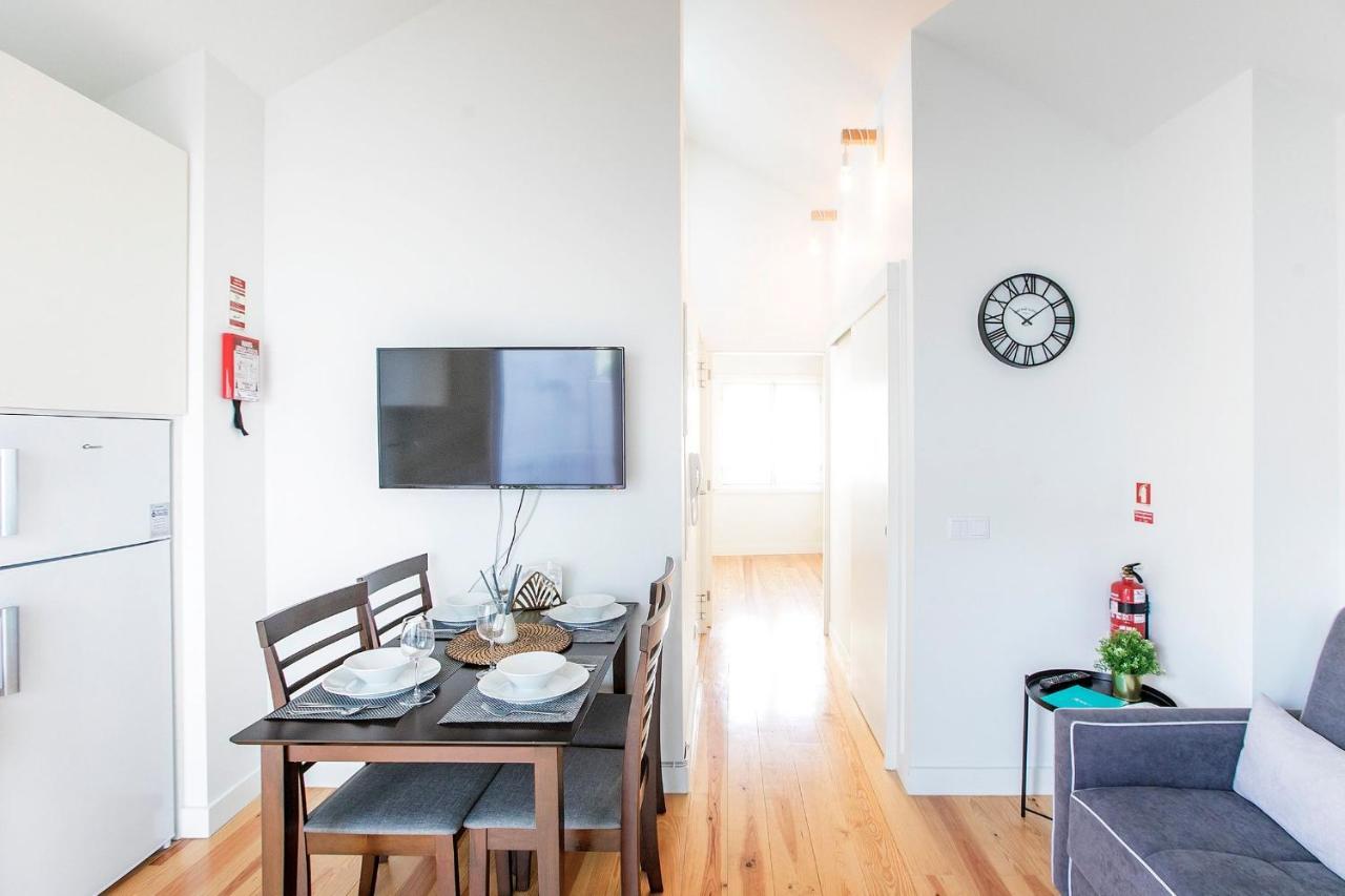 Lovelystay - Cozy 1Br In Santa Catarina W/ Balcony Porto Bagian luar foto