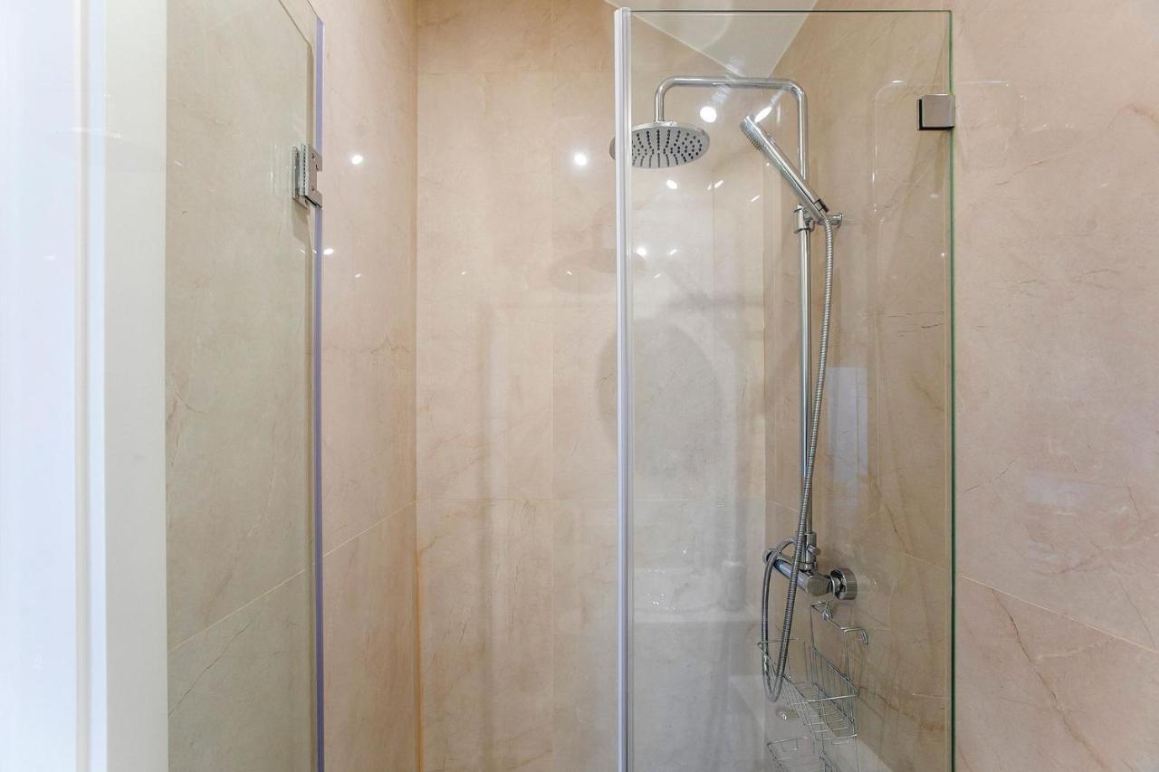 Lovelystay - Cozy 1Br In Santa Catarina W/ Balcony Porto Bagian luar foto