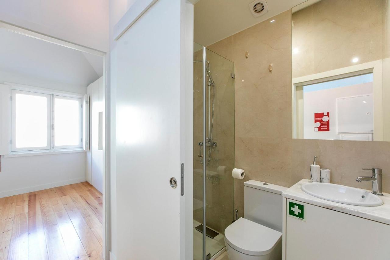 Lovelystay - Cozy 1Br In Santa Catarina W/ Balcony Porto Bagian luar foto